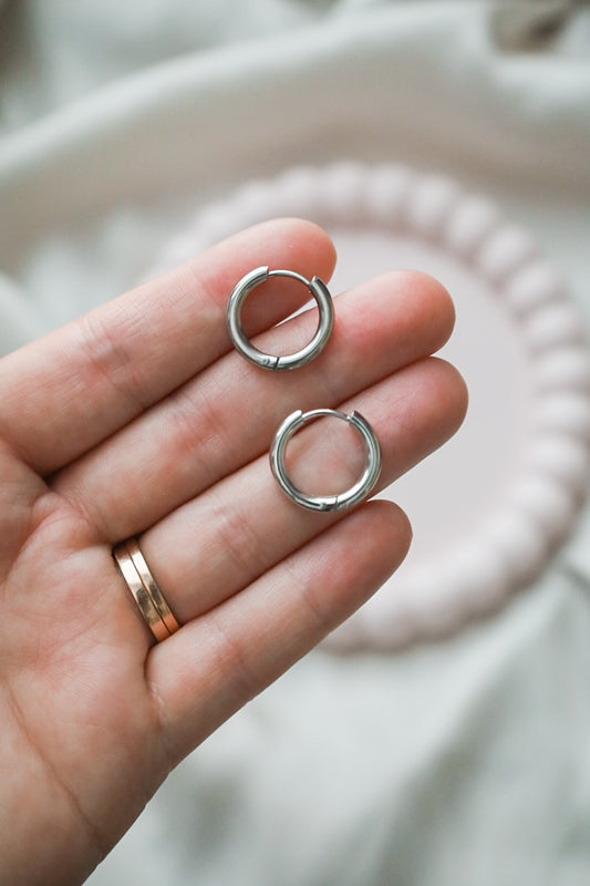 Korvakorurenkaat - teräs, eri kokoja