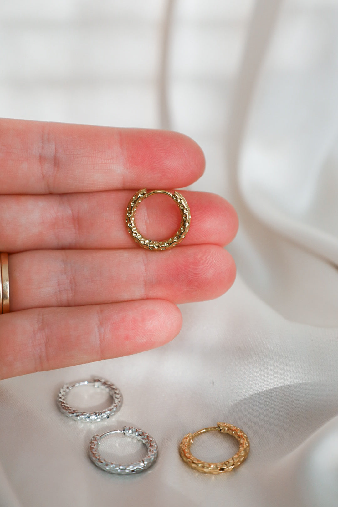 Korvakorurengas, vedenkestävä