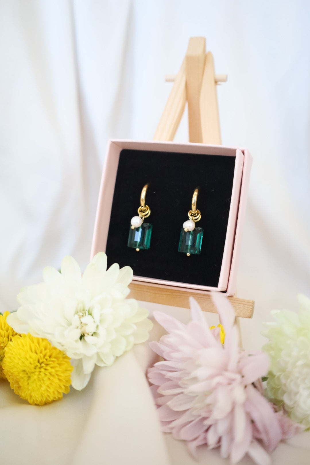 Lina -korvakorut helmellä