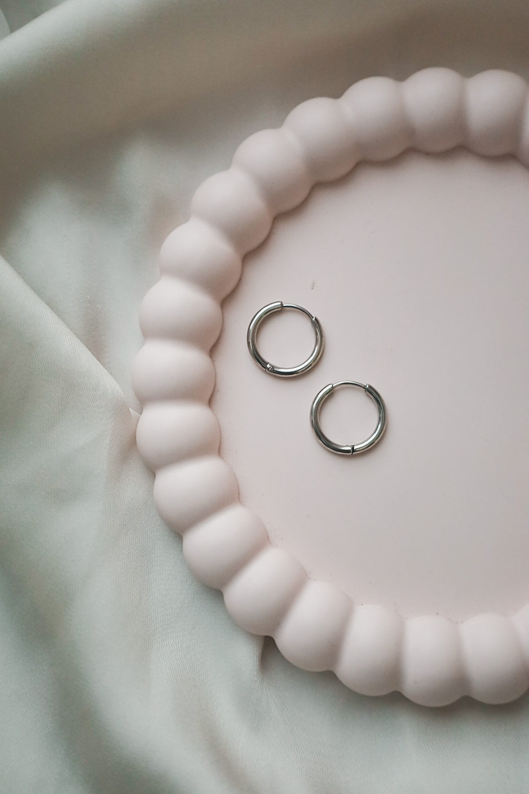 Korvakorurenkaat - teräs, eri kokoja