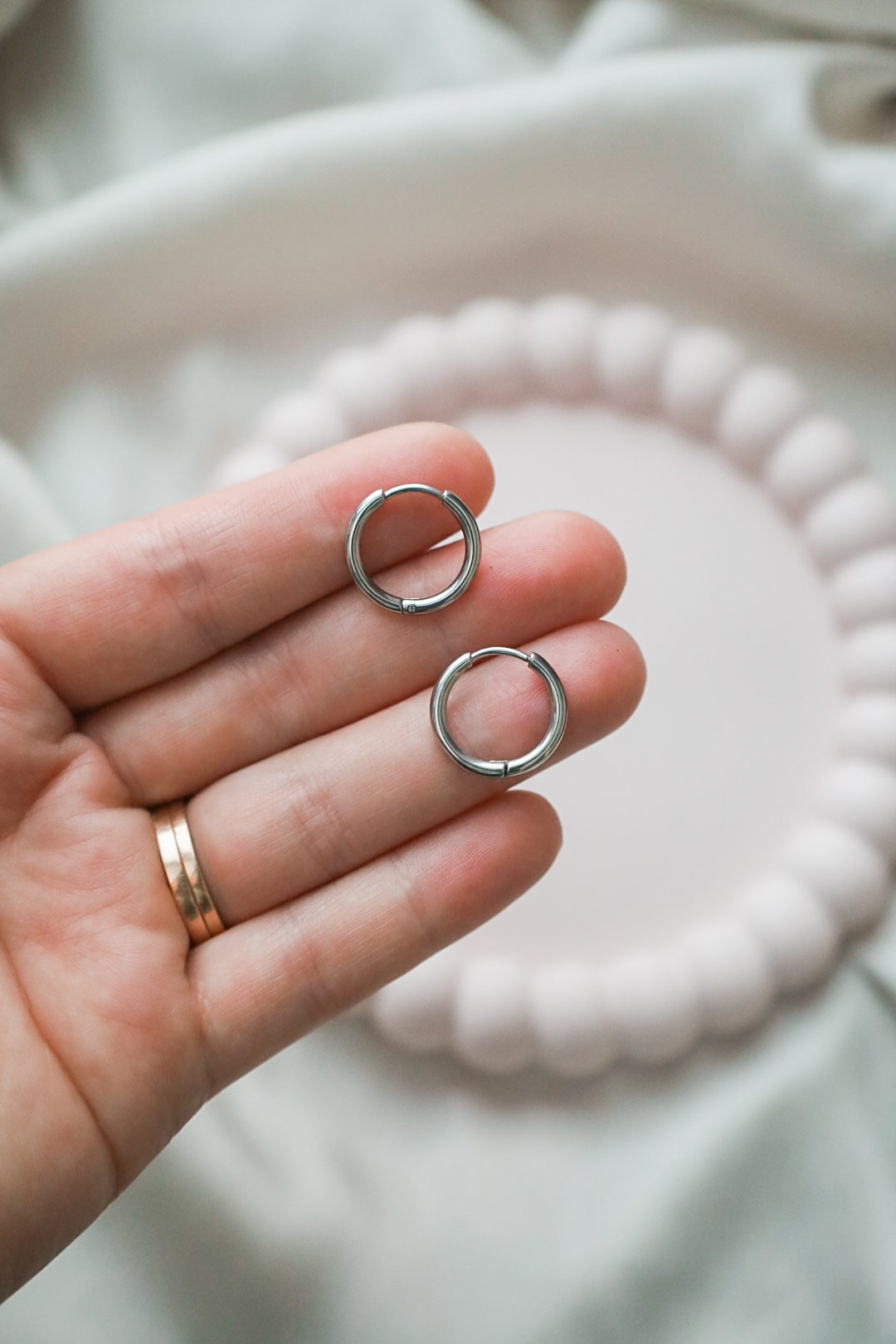 Korvakorurenkaat - teräs, eri kokoja