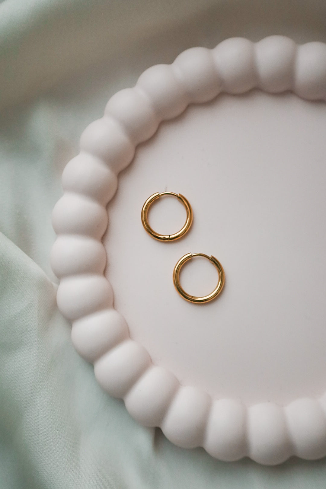 Korvakorurenkaat - kulta, eri kokoja