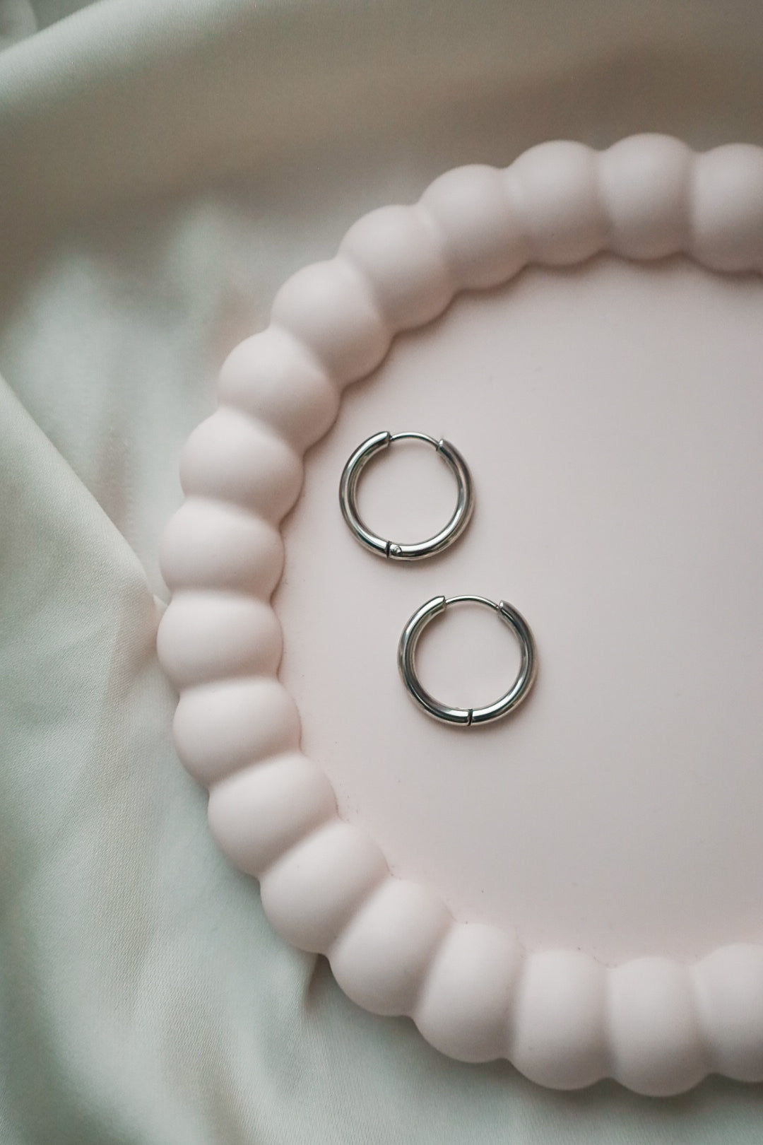 Korvakorurenkaat - teräs, eri kokoja