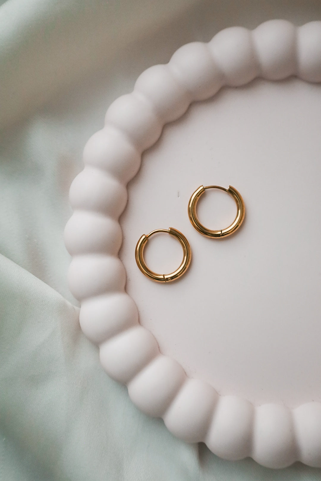 Korvakorurenkaat - kulta, eri kokoja