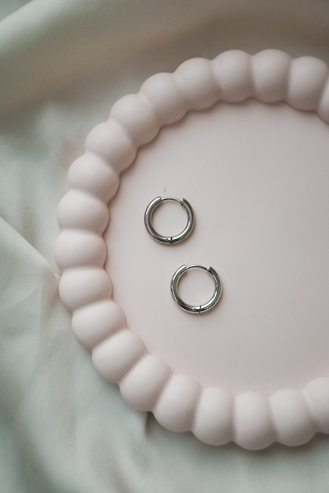 Korvakorurenkaat - teräs, eri kokoja