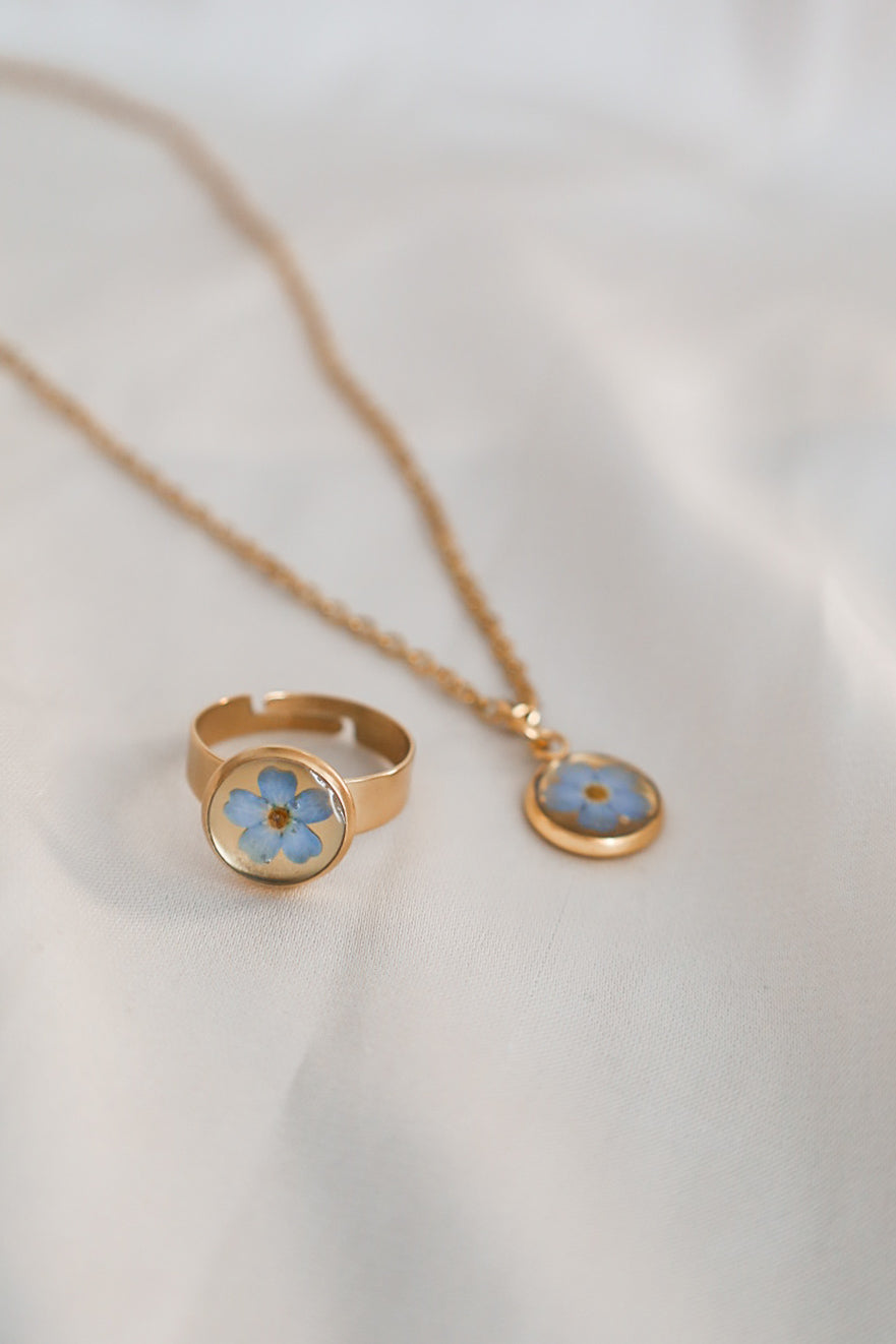 Forget me not -kaulakoru
