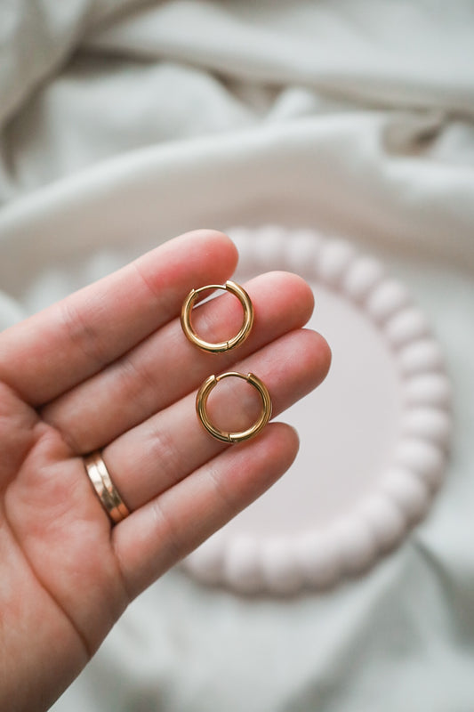 Korvakorurenkaat - kulta, eri kokoja