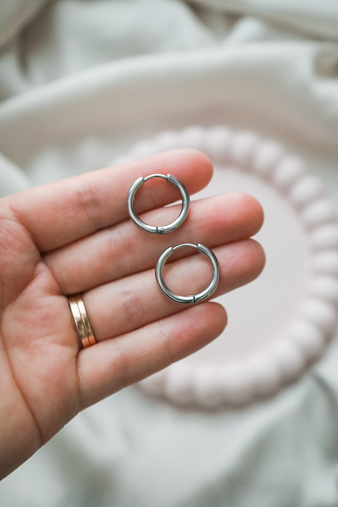 Korvakorurenkaat - teräs, eri kokoja