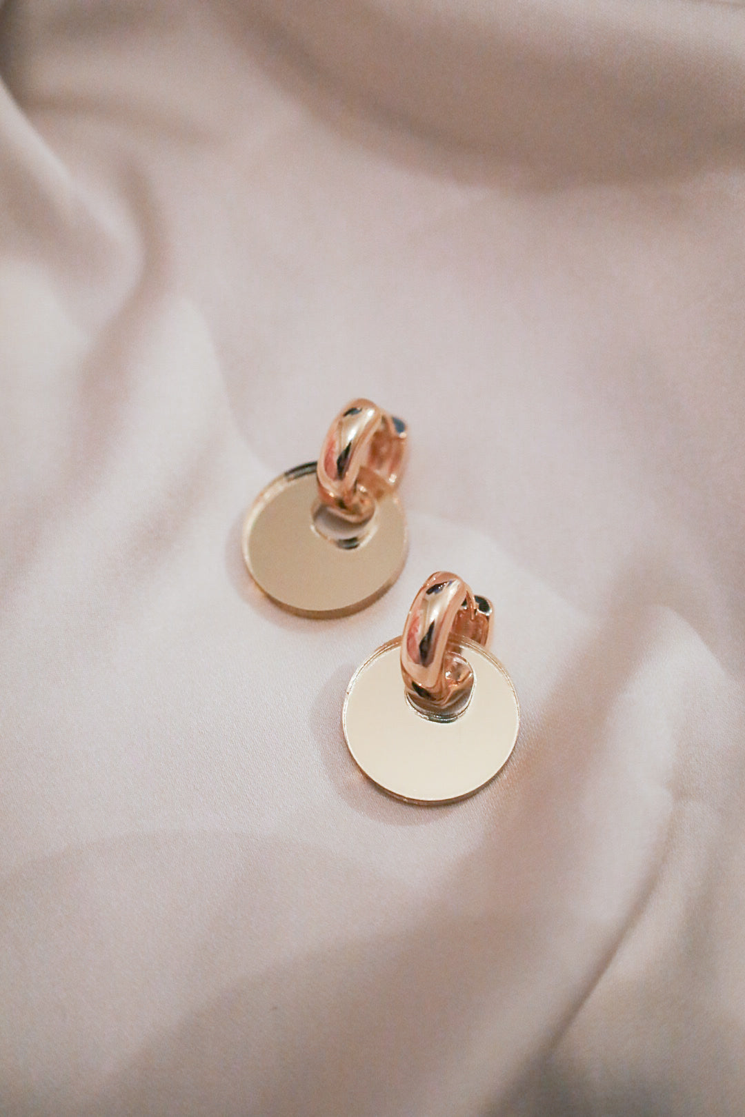 Olivia korvakorut kultainen peiliakryyli